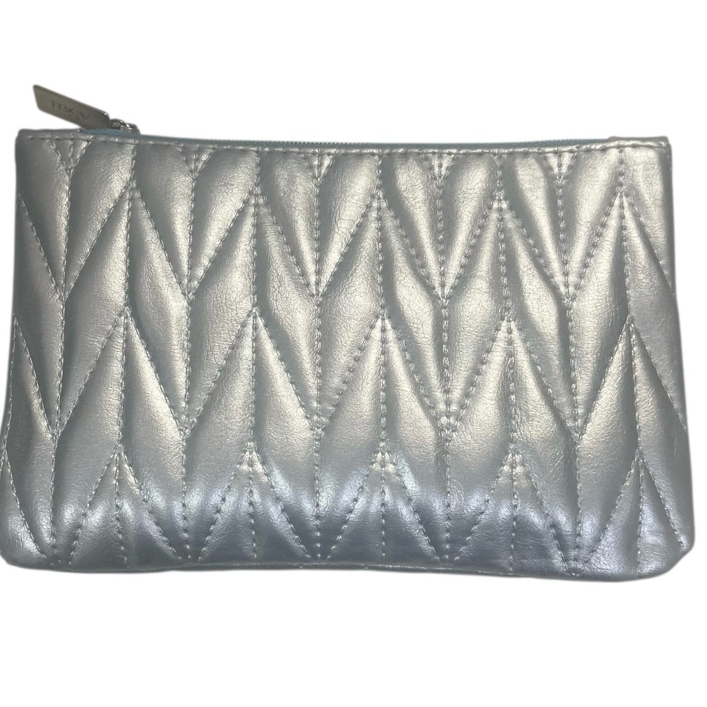 Ipsy glam makeup bag silver quilted pattern January 2026 size 5 x 7 plastic